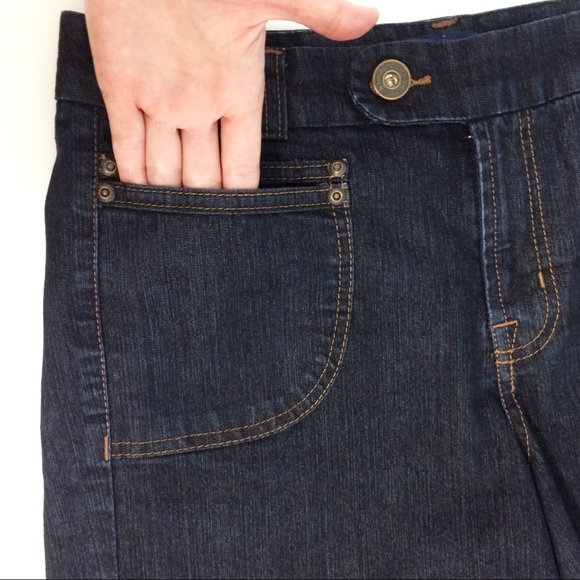 BANDOLINO Dark Denim Shorts | Size 6 - Picture 8 of 14